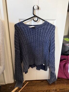 Women’s cropped Blue Cable-Knit Pullover Sweater